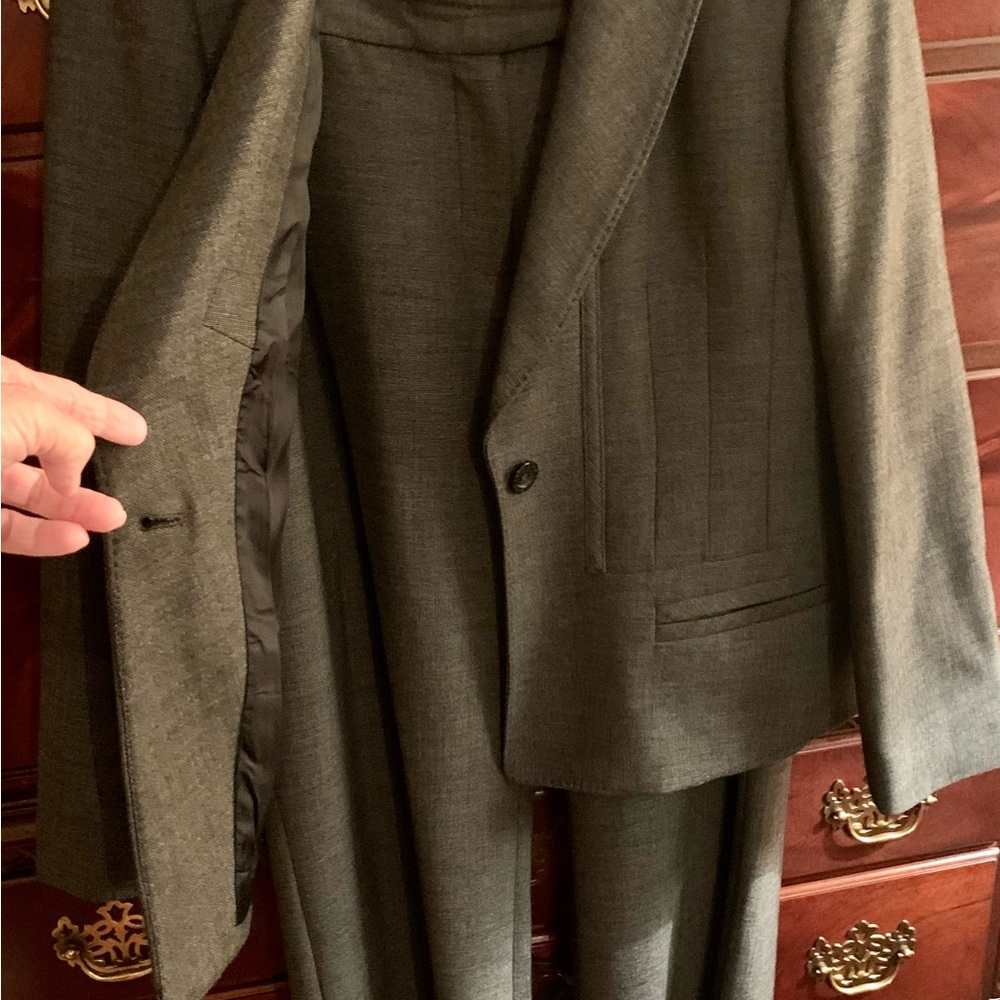 Anne Klein ladies 2 piece pant suit. Size 12